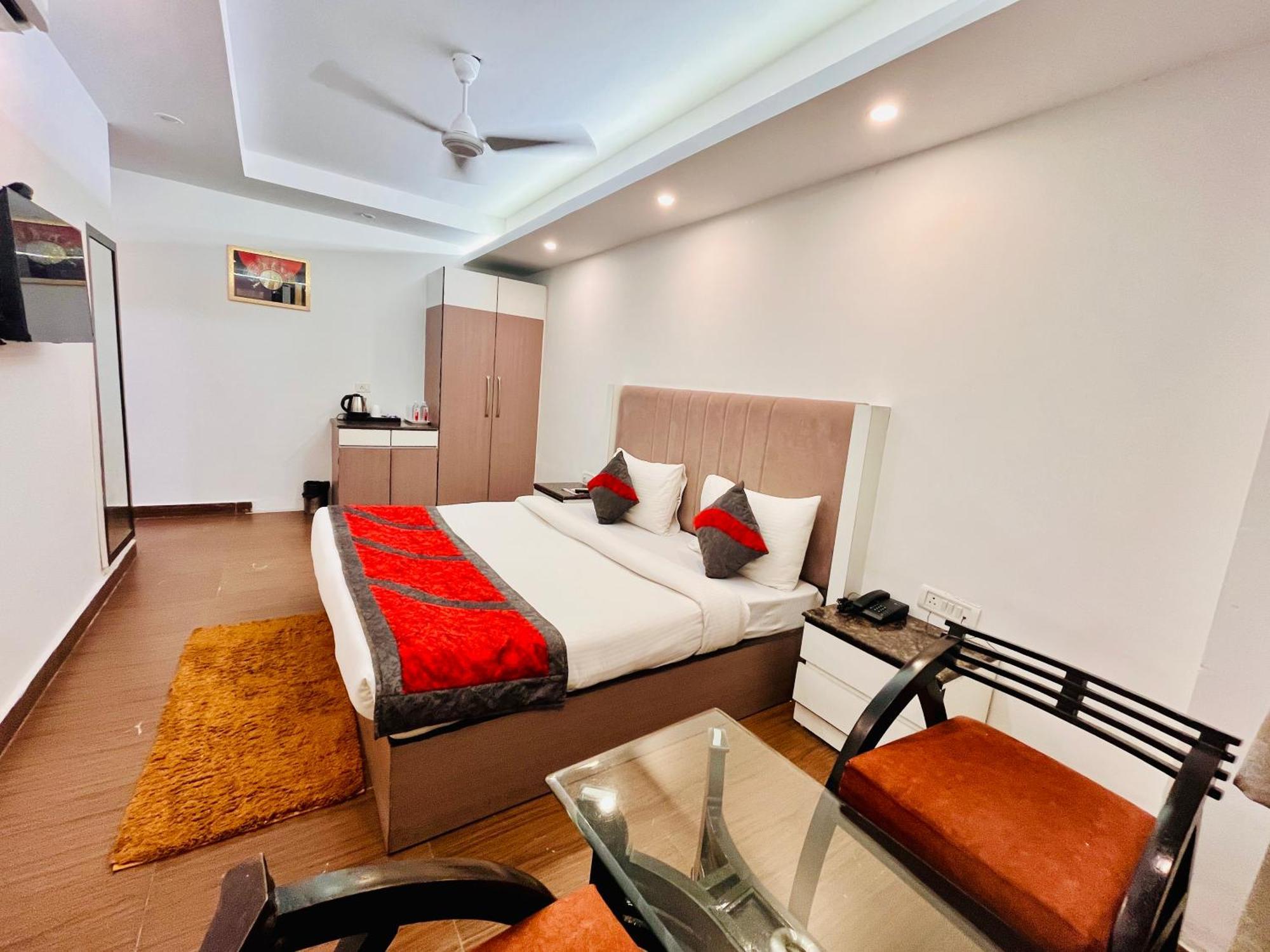 Hotel The Gold Inn - Karol Bagh Delhi エクステリア 写真