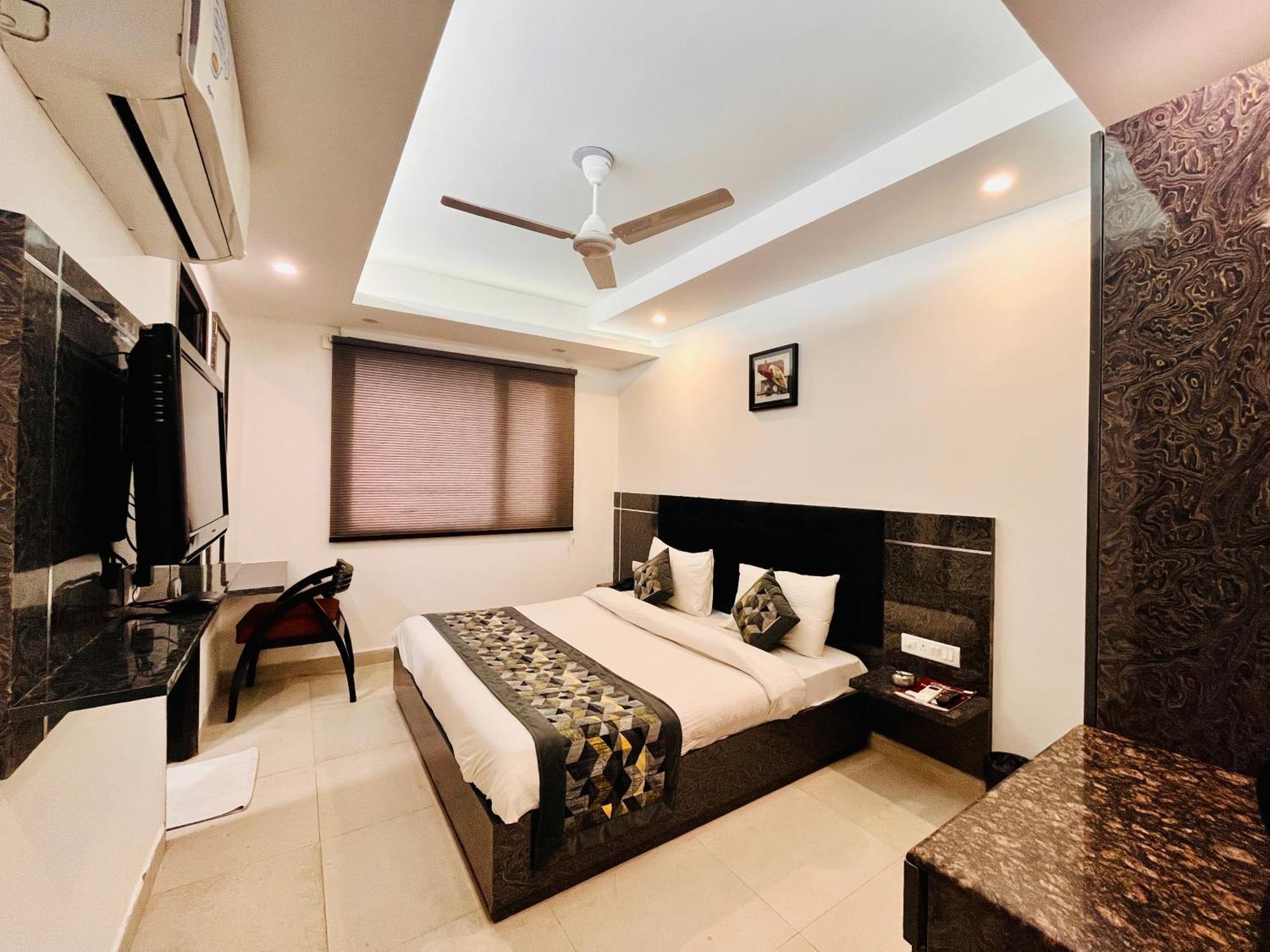Hotel The Gold Inn - Karol Bagh Delhi エクステリア 写真