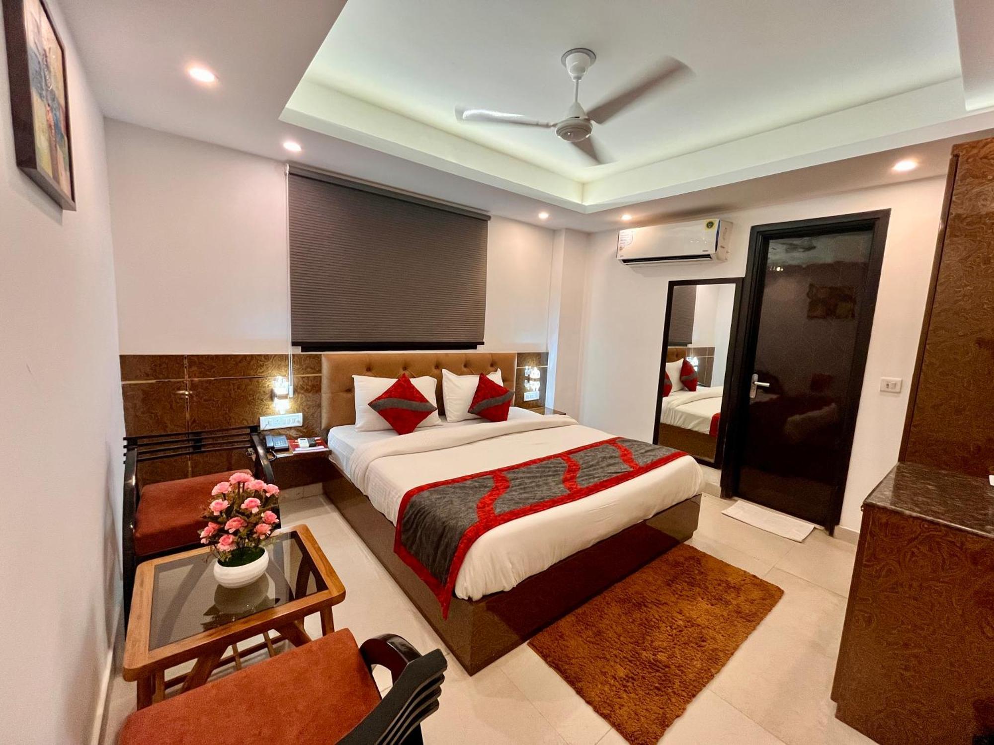 Hotel The Gold Inn - Karol Bagh Delhi エクステリア 写真