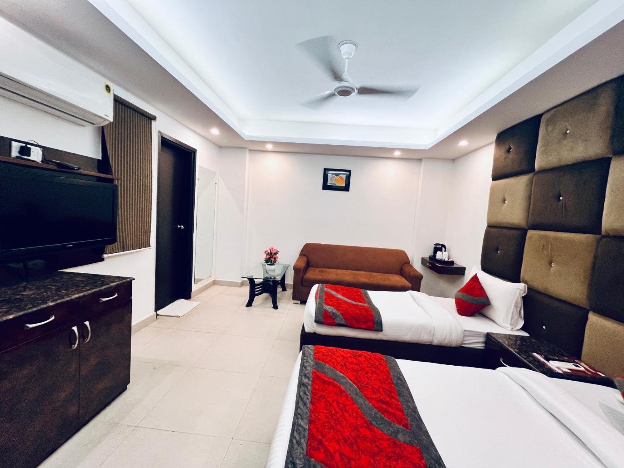 Hotel The Gold Inn - Karol Bagh Delhi エクステリア 写真