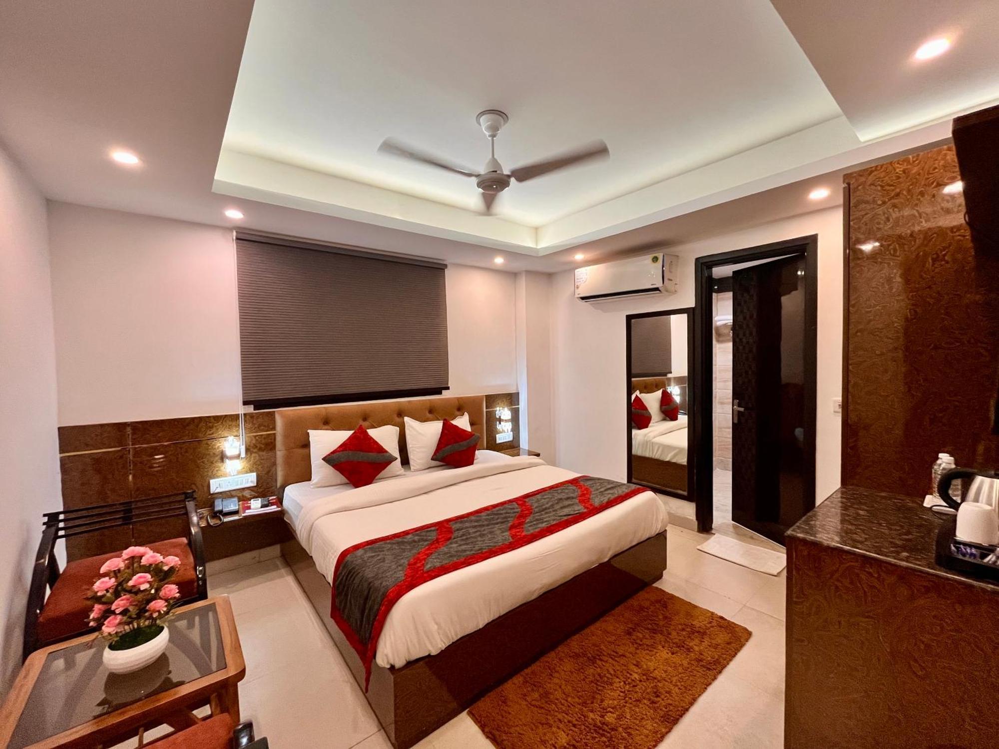 Hotel The Gold Inn - Karol Bagh Delhi エクステリア 写真