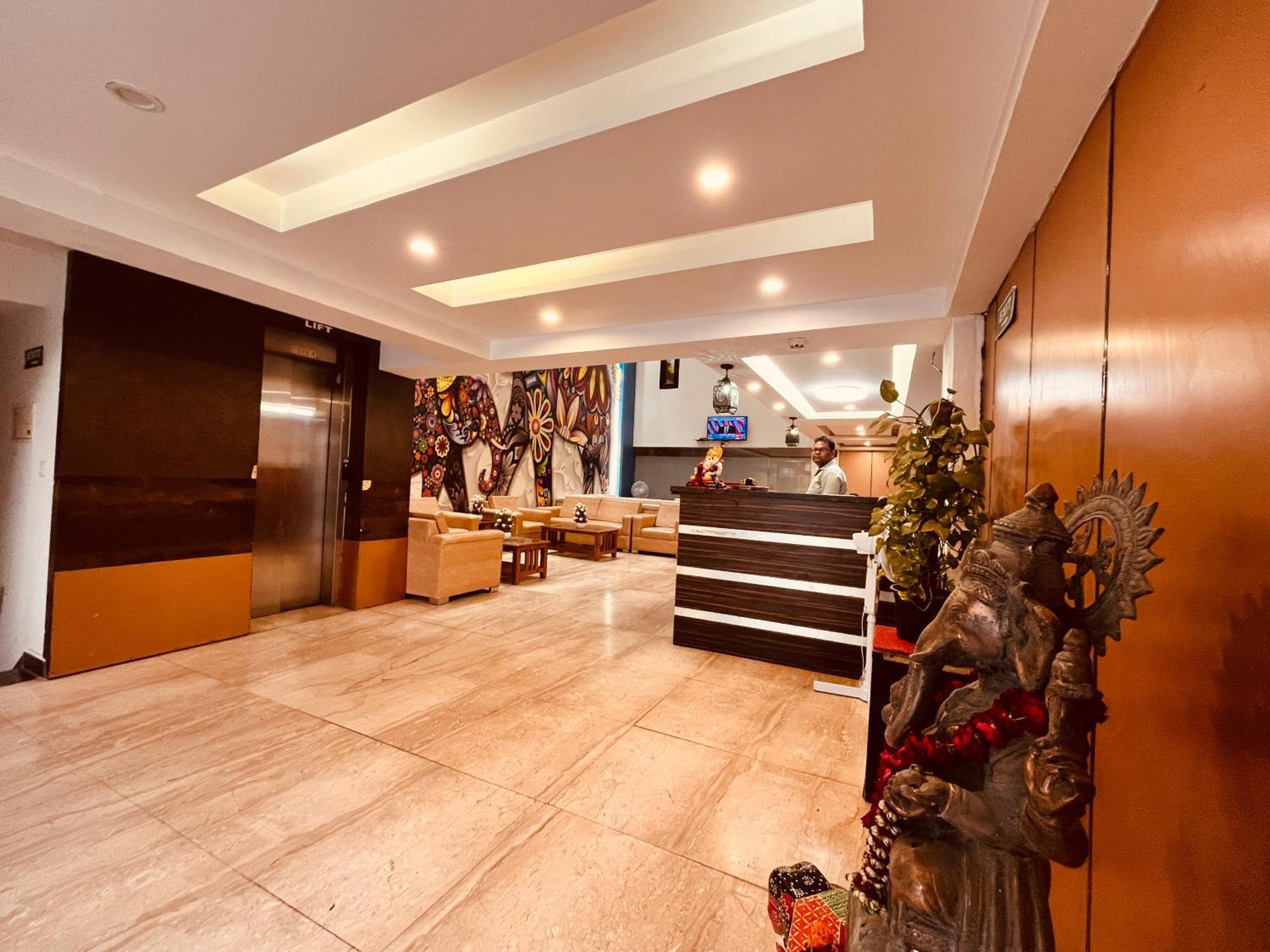 Hotel The Gold Inn - Karol Bagh Delhi エクステリア 写真