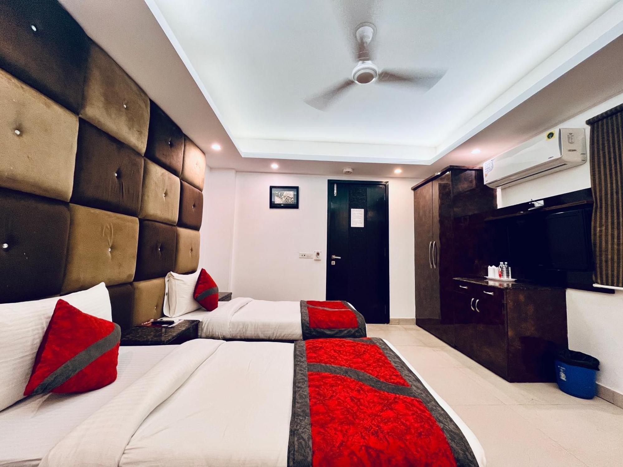 Hotel The Gold Inn - Karol Bagh Delhi エクステリア 写真