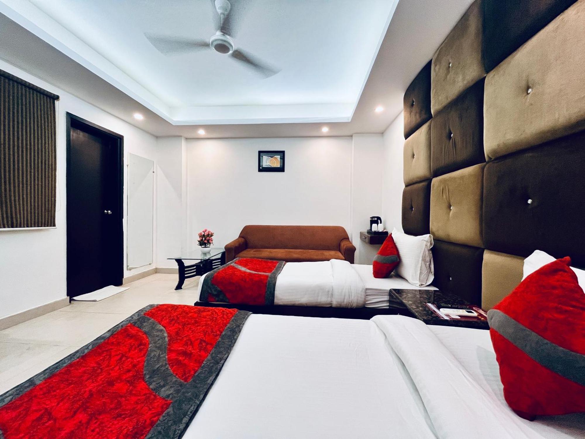 Hotel The Gold Inn - Karol Bagh Delhi エクステリア 写真