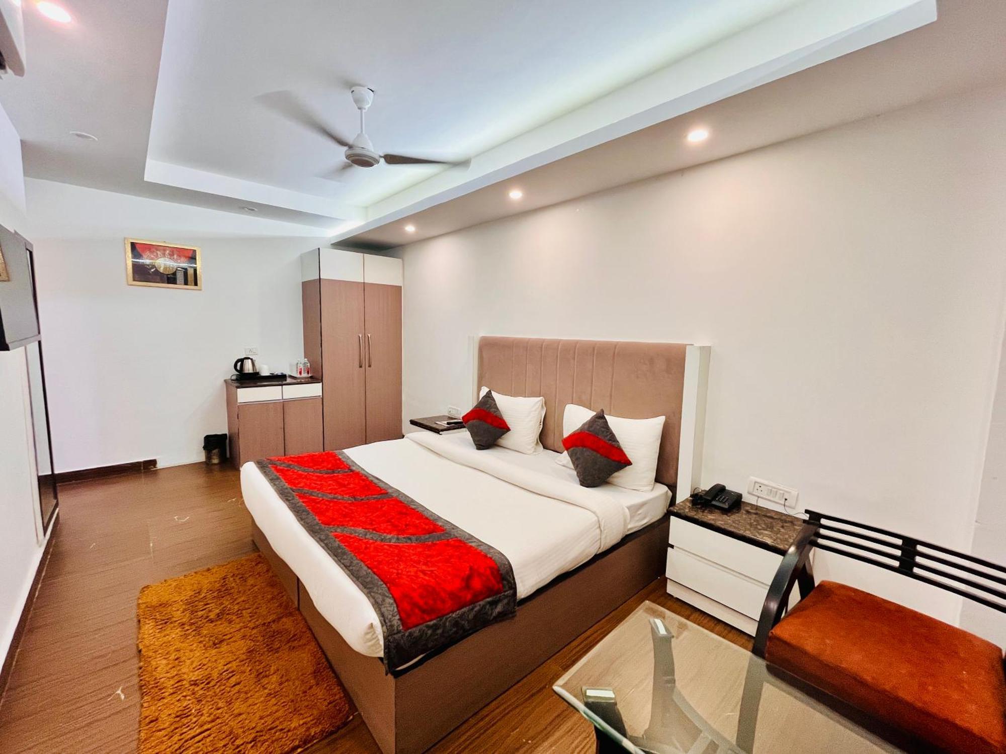 Hotel The Gold Inn - Karol Bagh Delhi エクステリア 写真